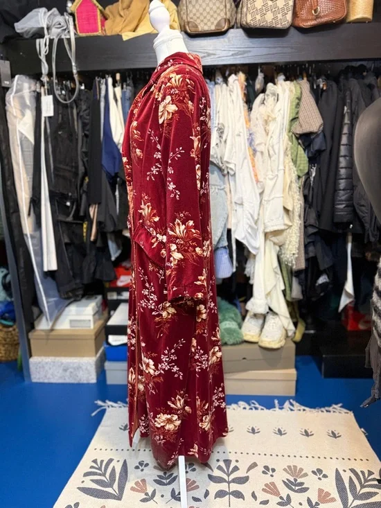 Red Floral Velvet Double-Breasted Long Coat - Picture 2 of 8